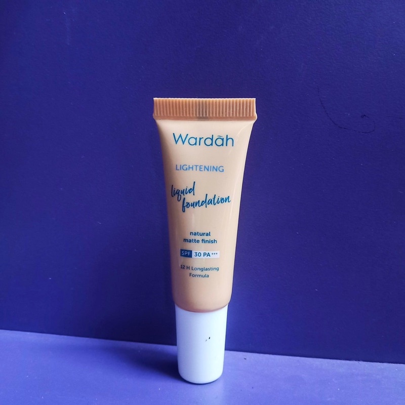 WARDAH LIGHTENING LIQUID FOUNDATION