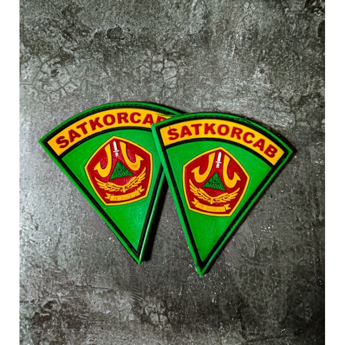 emblem perekat karet