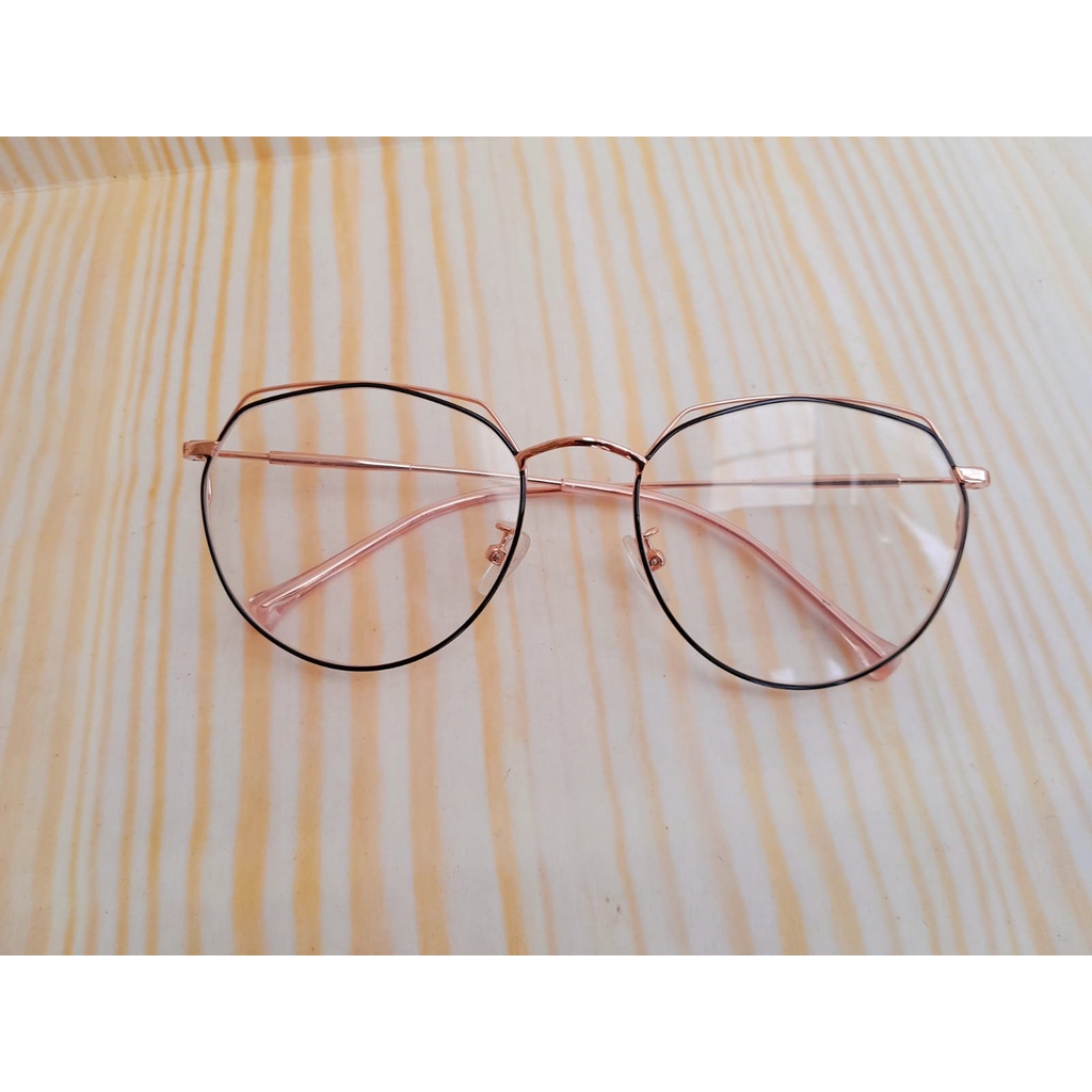 kacamata fashion antik.