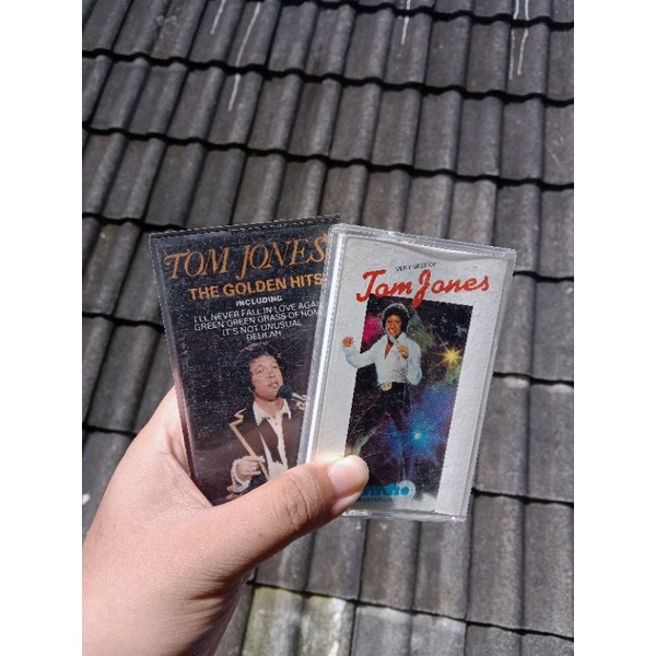Kaset pita Tom Jones sepaket murah