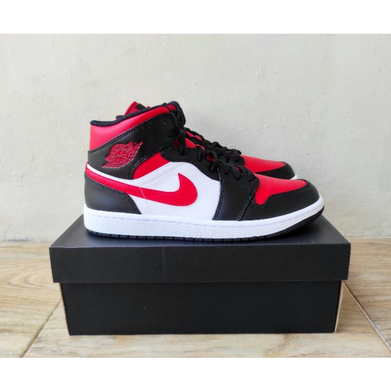 Air Jordan 1 Mid Bred Toe