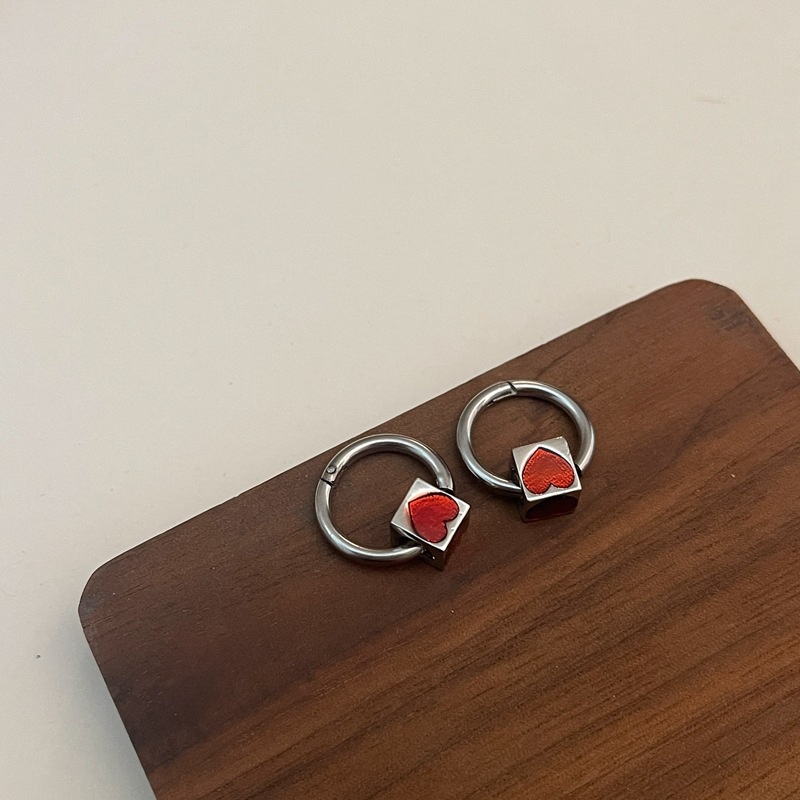 Anting Tusuk Motif Hati Merah Simple Untuk Wanita