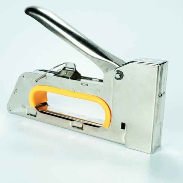 

Mesin Hand Stapler Tacker Manual YUSO Y23 Tembak Staples 13/6 13/8
