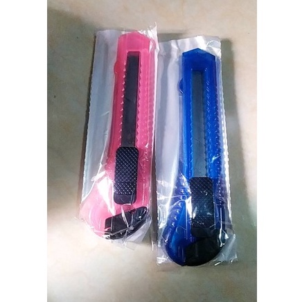 Pisau Cutter Ukuran Besar 18mm / Transparan Warna Warni
