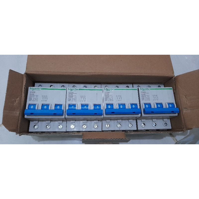 mcb pln schneider 3phase 25a