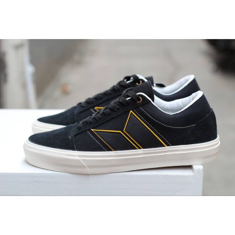 SEPATU SNEAKERS MACBETH CASUAL Pria. Ukuran 39-43