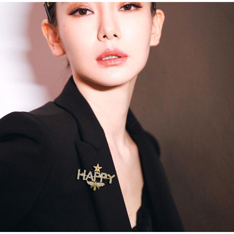 Bros Pin Bentuk Lebah Motif Tulisan Unik Untuk Wanita