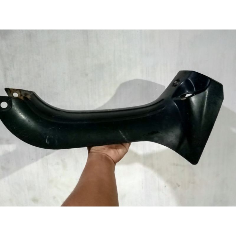legshield tengah body tengah cover kunci kontak tengah yamaha alfa original