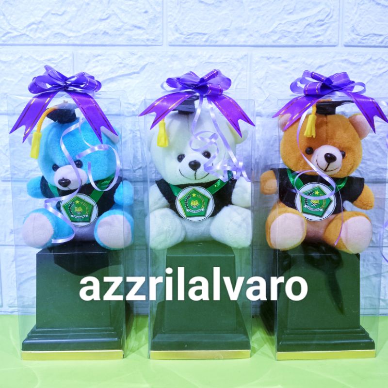 Boneka wisuda