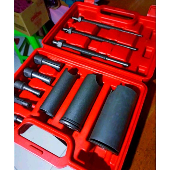 Tracker puller tracker bearing grip on limited edition