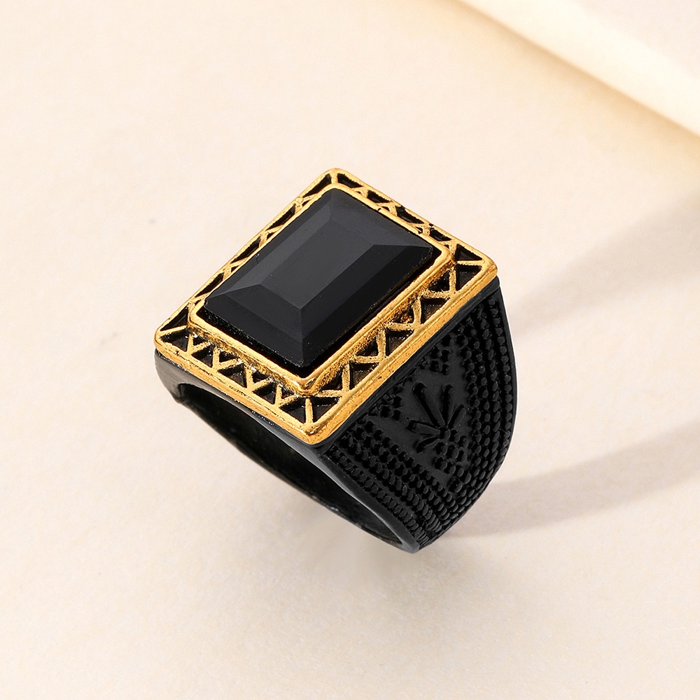 Cincin Pria Bahan Titanium Steel Warna Hitam / Gold Hias Batu Permata Kristal Gaya Retro / Punk Untuk Pernikahan