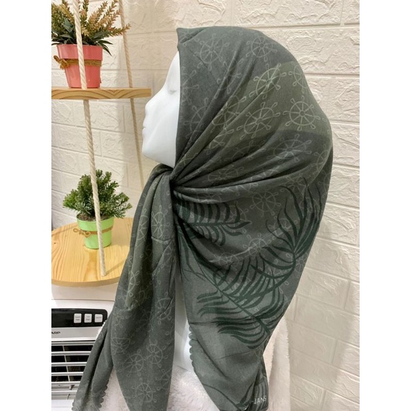 Zaskia Mecca Scarf Hijab Printing Voal Kerudung SegiEmpat