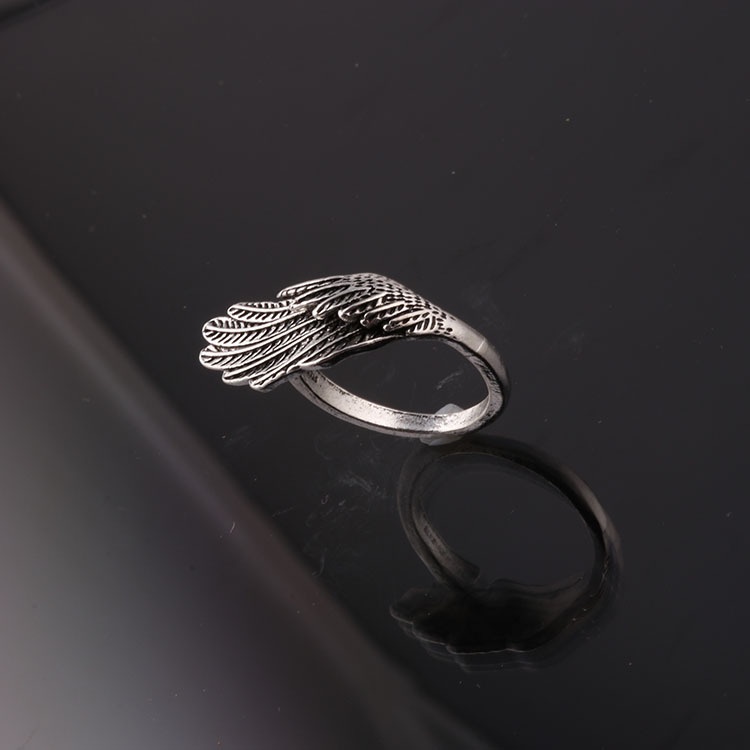 Cincin Bentuk Sayap Malaikat Bahan Alloy Gaya Retro Korea Untuk Pria Dan Wanita