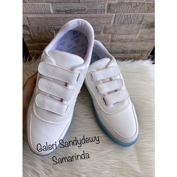 PROMO Sepatu Sneakers Gesper Pria Cowok Brand Original Amazara Warna Putih Les Biru Full White Blue 