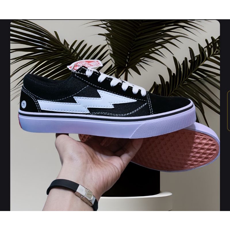 PROMO SNEAKERS VANSS PETIR PRIA DAN WANITA SIZE 36-43/SEPATU SNEAKERS VANSS TERBARU/SEPATU WANITA MODEL BARU/SEPATU SNEAKERS VANS MODEL TERBARU DAN TERLARIS/SEPATU SEKOLAH/SEPATU VANSS PETIR REVENGE X STORM/SEPATU KULIAH/SEPATU CASUAL FORMAL COD