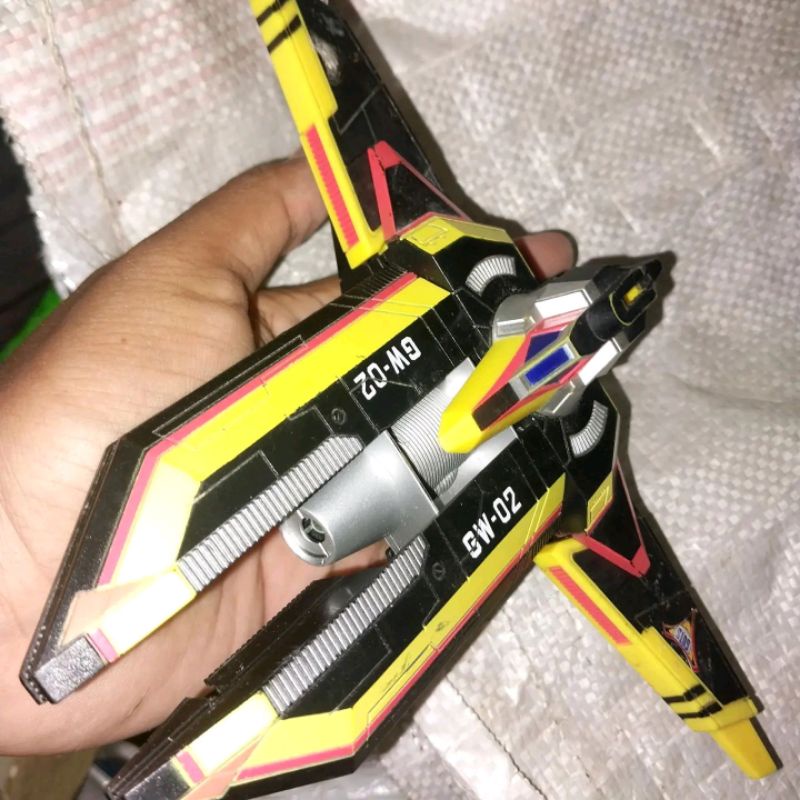 pesawat ultraman tiga guts bandai