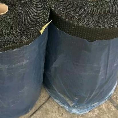 

Plastik bubble wrap hitam (62.5cm x 50 m)