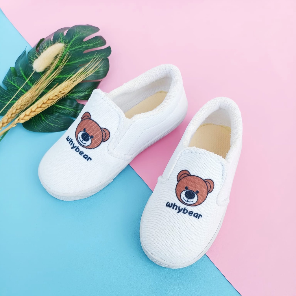 Sepatu slip on anak motif bear putih