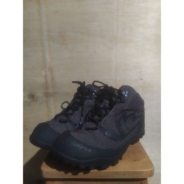 Sepatu outdoor Lafuma