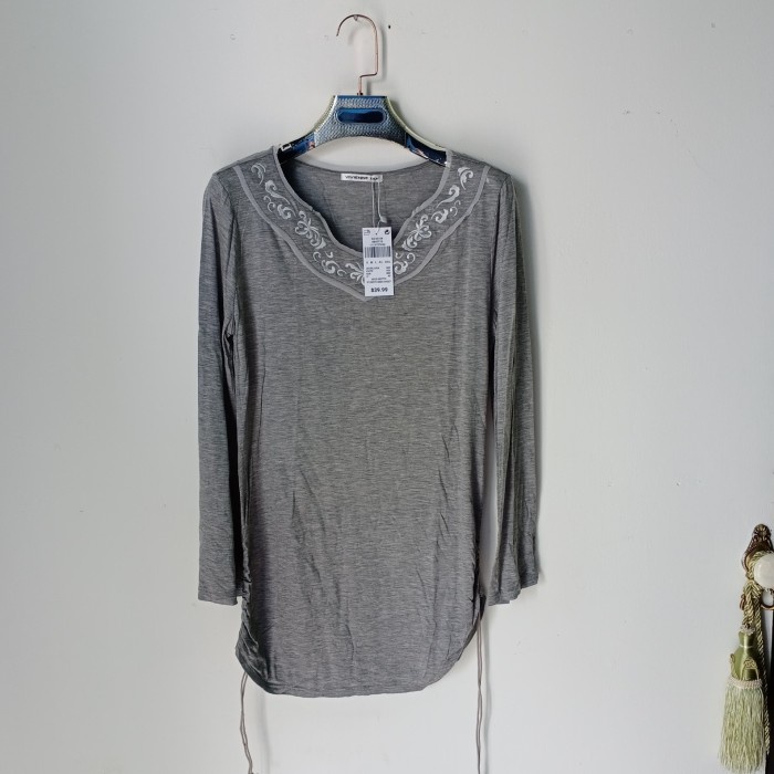 Vivienne tam/Kaos panjang wanita abu abu Kekinian