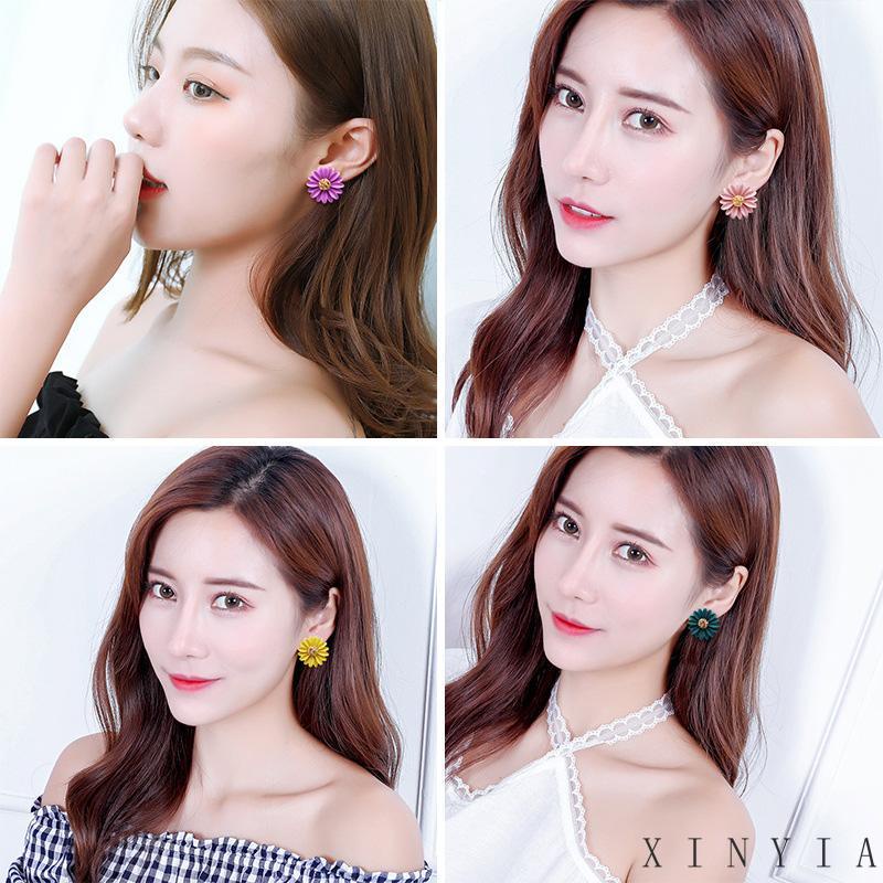 【Bayar di tempat】Anting Dengan Liontin Bunga Krisan Model Simple korean style