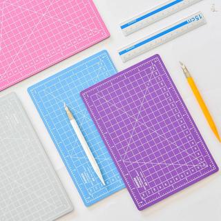 

Cutting Board Ukuran A5 PVC Alas Pemotong Warna Warni Random Cutting Mat JOYKO Alas Memotong Kertas Office Stationery Work Cutting Mat Pad Alas Papan Potong Screen Nampan Bahan Kualitas Bawahan Tatakan Double sided Bagus Murah Tebal Kuat Pentacle Malang