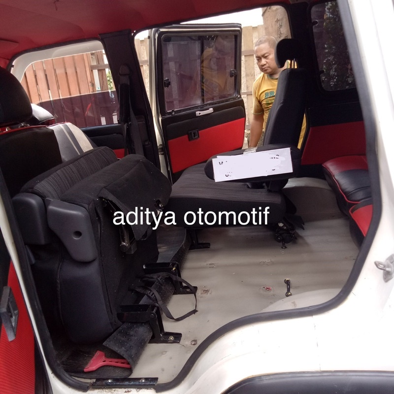 jok tengah kijang grand maupun kijang super ada sandaran tangan