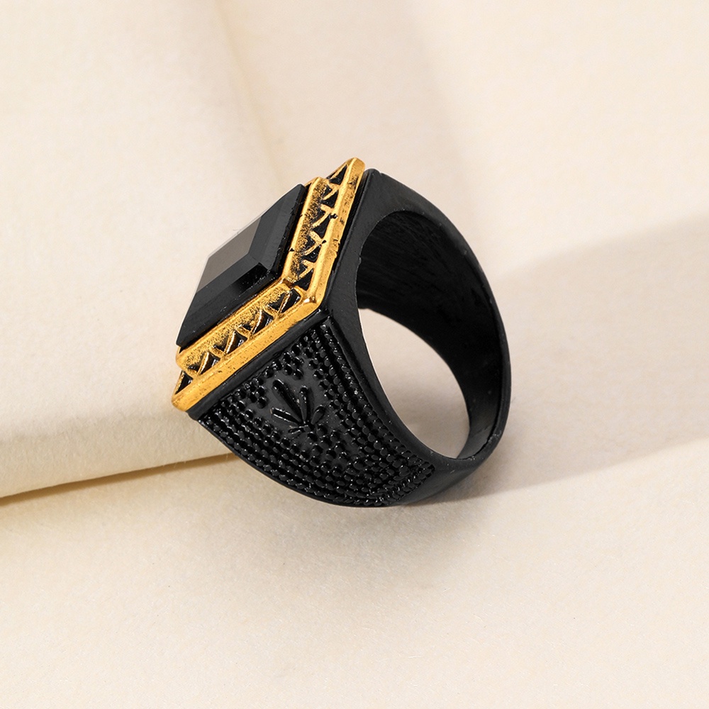 Cincin Pria Bahan Titanium Steel Warna Hitam / Gold Hias Batu Permata Kristal Gaya Retro / Punk Untuk Pernikahan