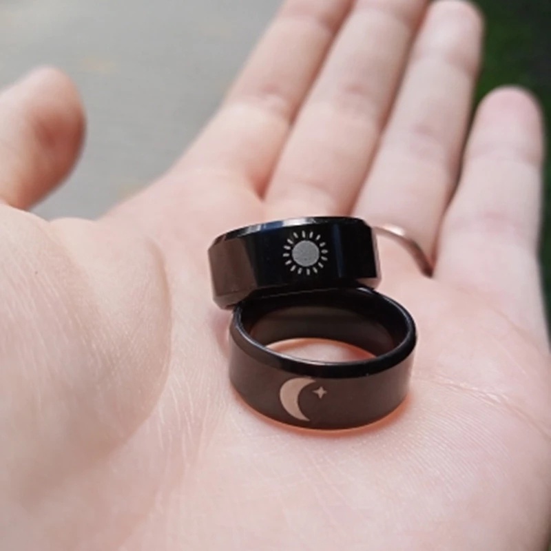 Cincin Desain Bulan Matahari Bahan Stainless Steel Warna Hitam Untuk Pasangan