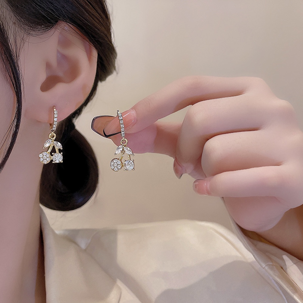 Anting Tusuk Bentuk Buah Ceri Aksen Berlian Imitasi Gaya Korea Untuk Wanita