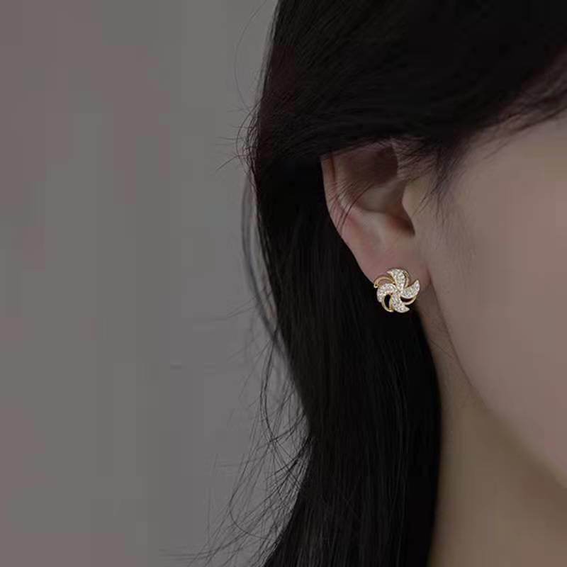 Anting Berlian Imitasi Gaya Korea