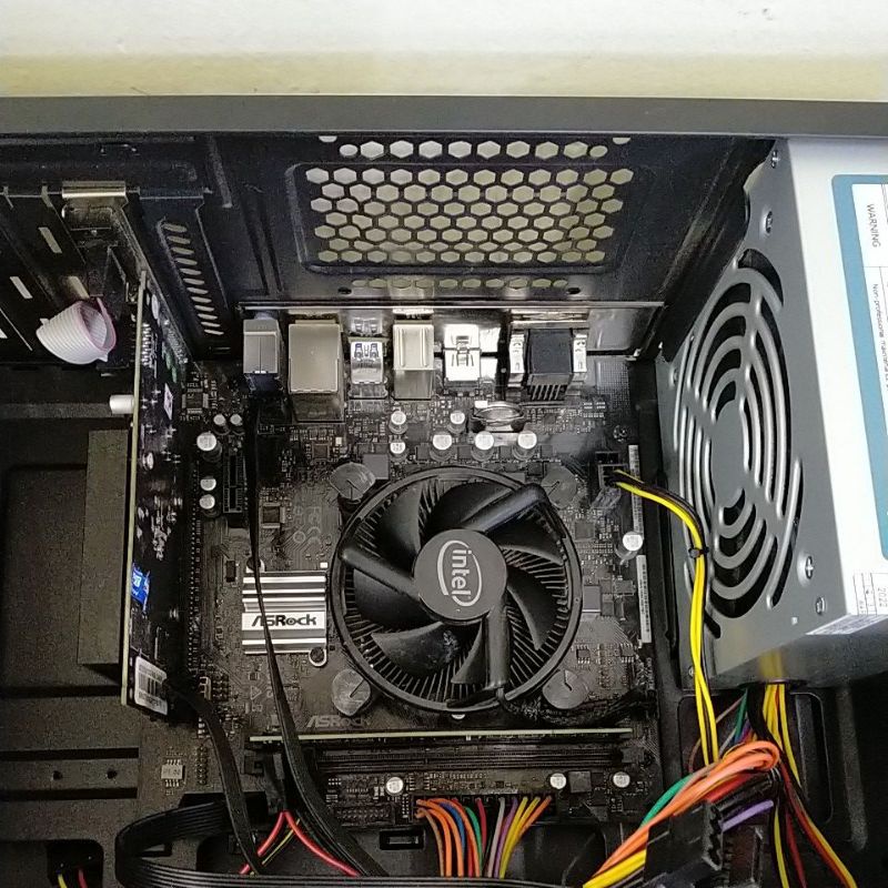 PC RAKITAN I5 GEN 10 SUPER CEPAT TINGGAL PAKAI MULUS LIKE NEW