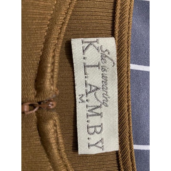 PL Alamanda Knit wearing klamby