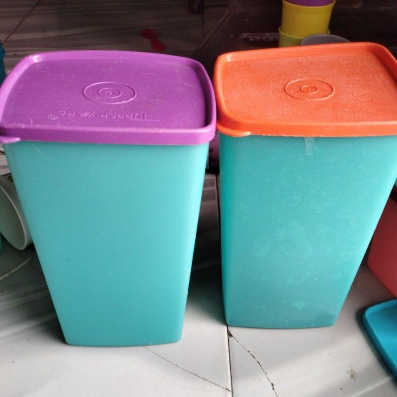 tall square round TUPPERWARE PRELOVED