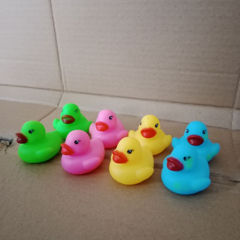 Mainan Bebek karet isi 8 warna kecil lucu &quot;B796&quot; - Mainan Mandi air