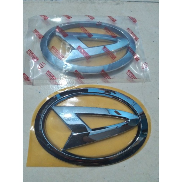 EMBLEM DAIHATSU DEPAN - BELAKANG GRAN MAX - LOXIO ORI