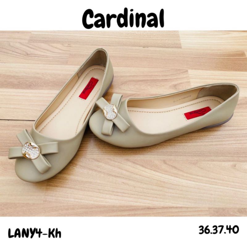 Cardinal Sepatu Pita Khaki