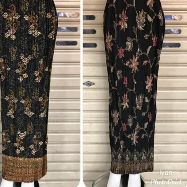 rok plisket batik motif mega mendung