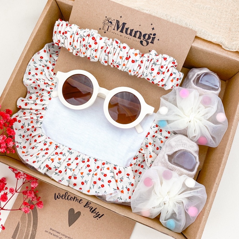 Hampers Kado Lahiran Bayi Perempuan / Hampers bayi / Baju Bayi Perempuan Newborn / Mungi Baby Gift  Set