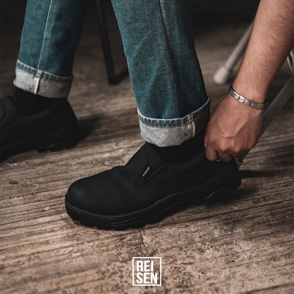 REISEN GEAR - STANDARD SLIP ON | SEPATU SAFETY TANPA TALI MODEL STANDARD WARNA HITAM SAFETY SHOES PABRIK ANTI SLIP UJUNG BESI