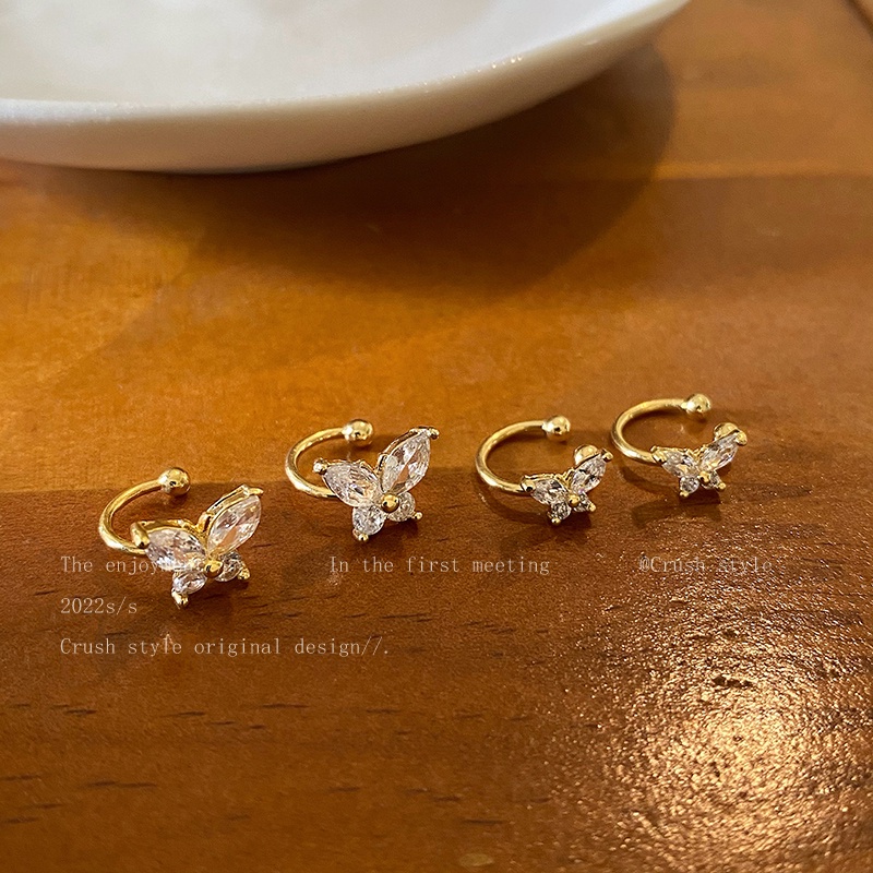 Anting Klip Desain Kupu-Kupu Kristal Warna Emas Gaya Korea Untuk Wanita