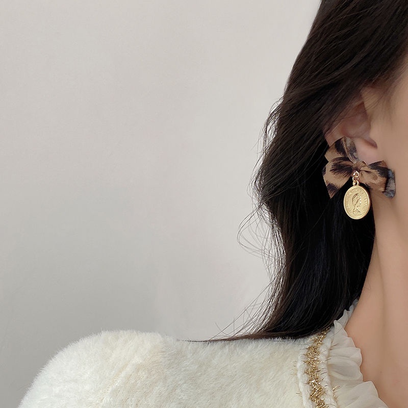 Suhao S925 jarum perak leopard print busur potret anting bulat, Wanita 2022 baru trendi bersih merah temperamen, Anting unik