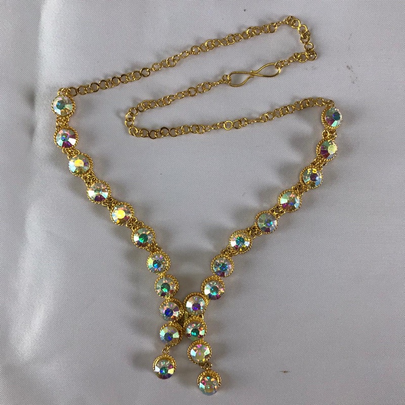 kalung aurel