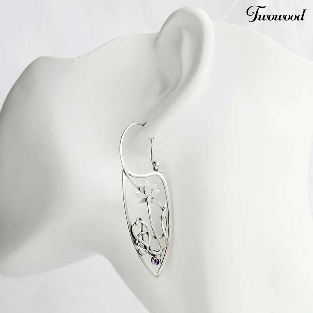 1 Pasang Anting Stud Desain Bunga Model Hollow Out Untuk Wanita