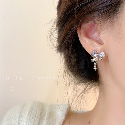 Anting Tusuk Gantung Desain Pita + Bintang Hias Kristal Gaya Simple Untuk Wanita