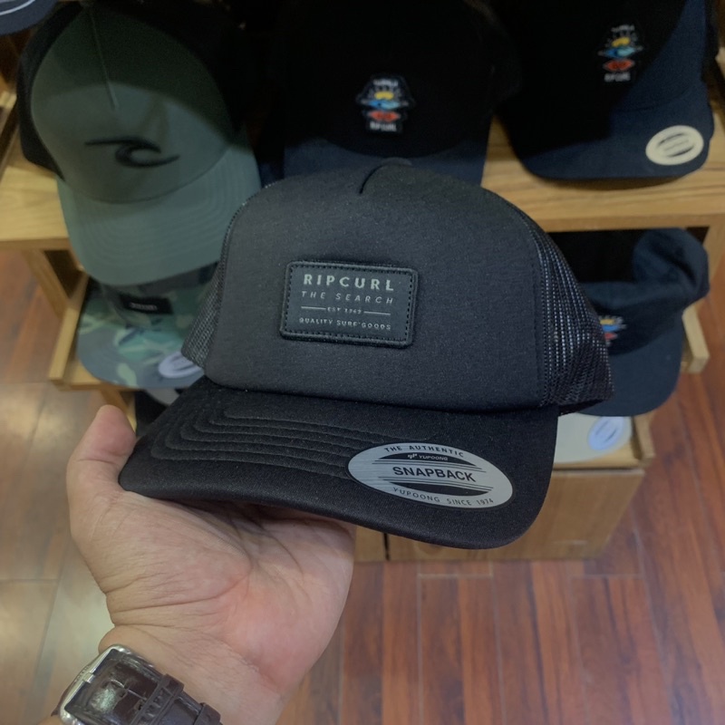 Topi ripcurl combo woven trucker Black