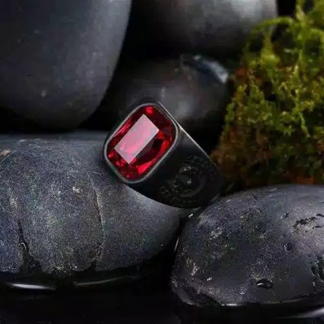 Cincin Red Zirconia