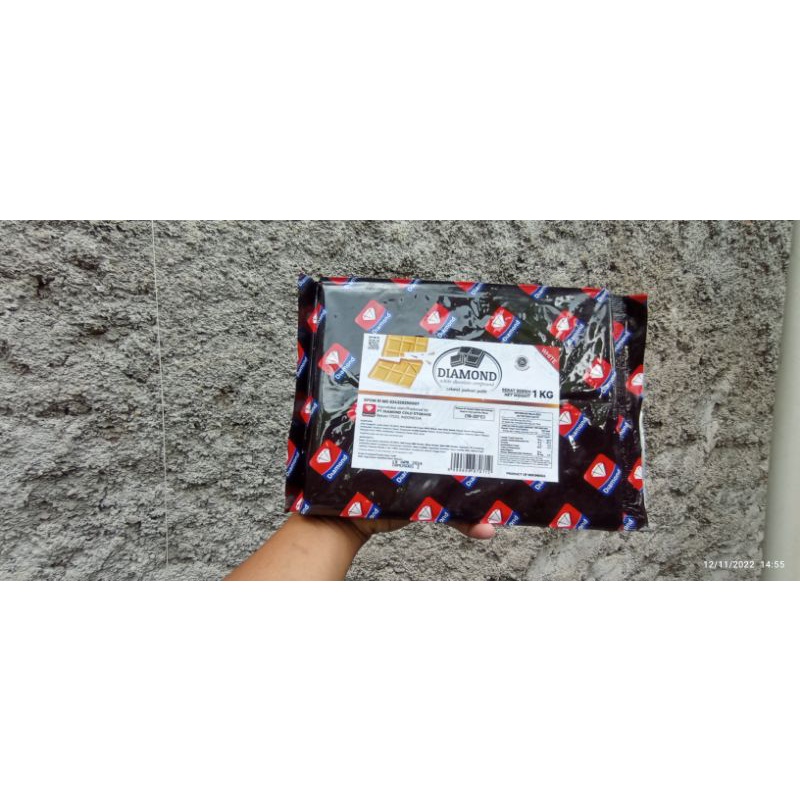 

CUCI GUDANG White Coklat Compound 1kg