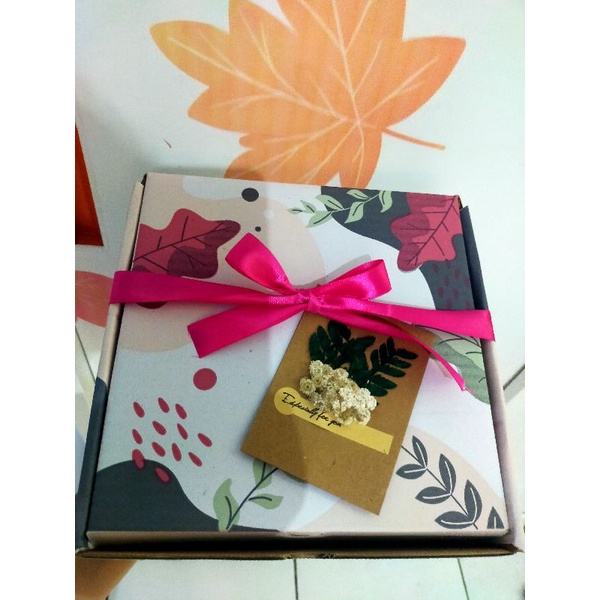 

BOX MOTIF 21x21x5 karton/hampers/baju/hijab