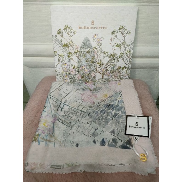 Buttonscarves The British White XL